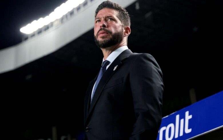 Benjamín Mora es despedido como técnico del club Querétaro