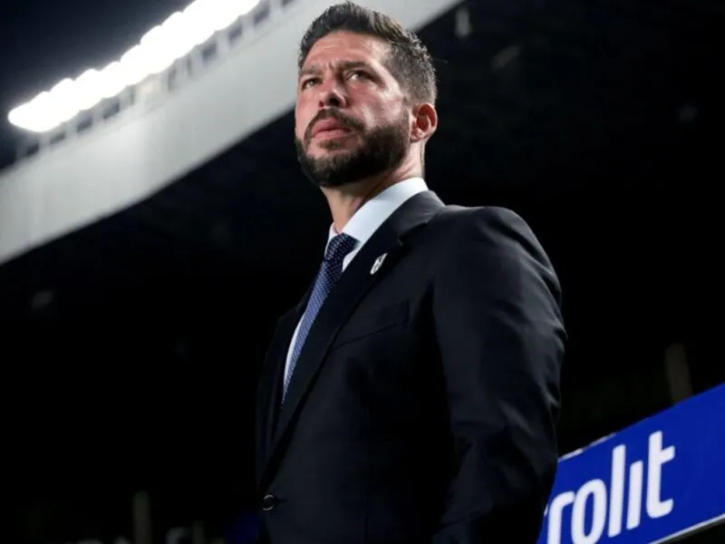 Benjamín Mora es despedido como técnico del club Querétaro