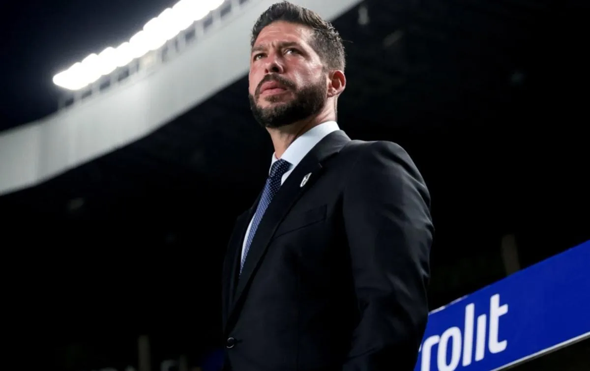 Benjamín Mora es despedido como técnico del club Querétaro