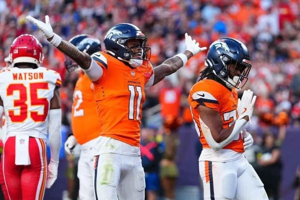 Broncos vencen a Chiefs con gol de campo final