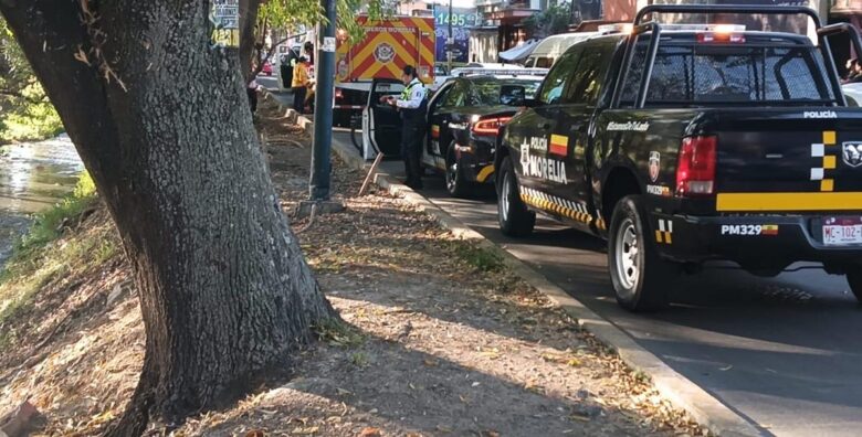 Cae mujer de la tercera edad al Río Grande de Morelia