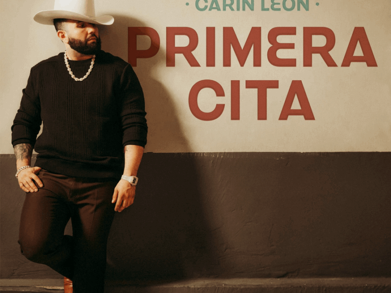 Carín León celebra 1 billion de streams de Primera Cita