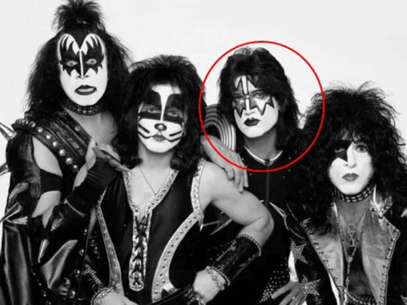 Causa de muerte de Ace Frehley: Trauma craneal por caída