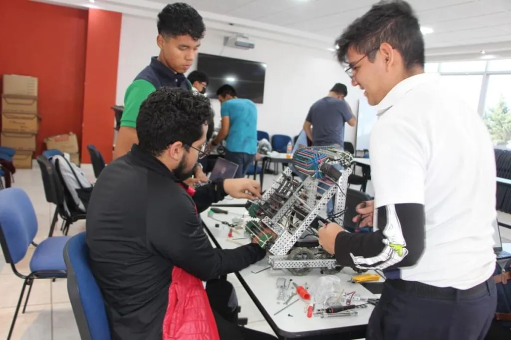 Cecytem realizará competencia estatal de robótica en Morelia-1