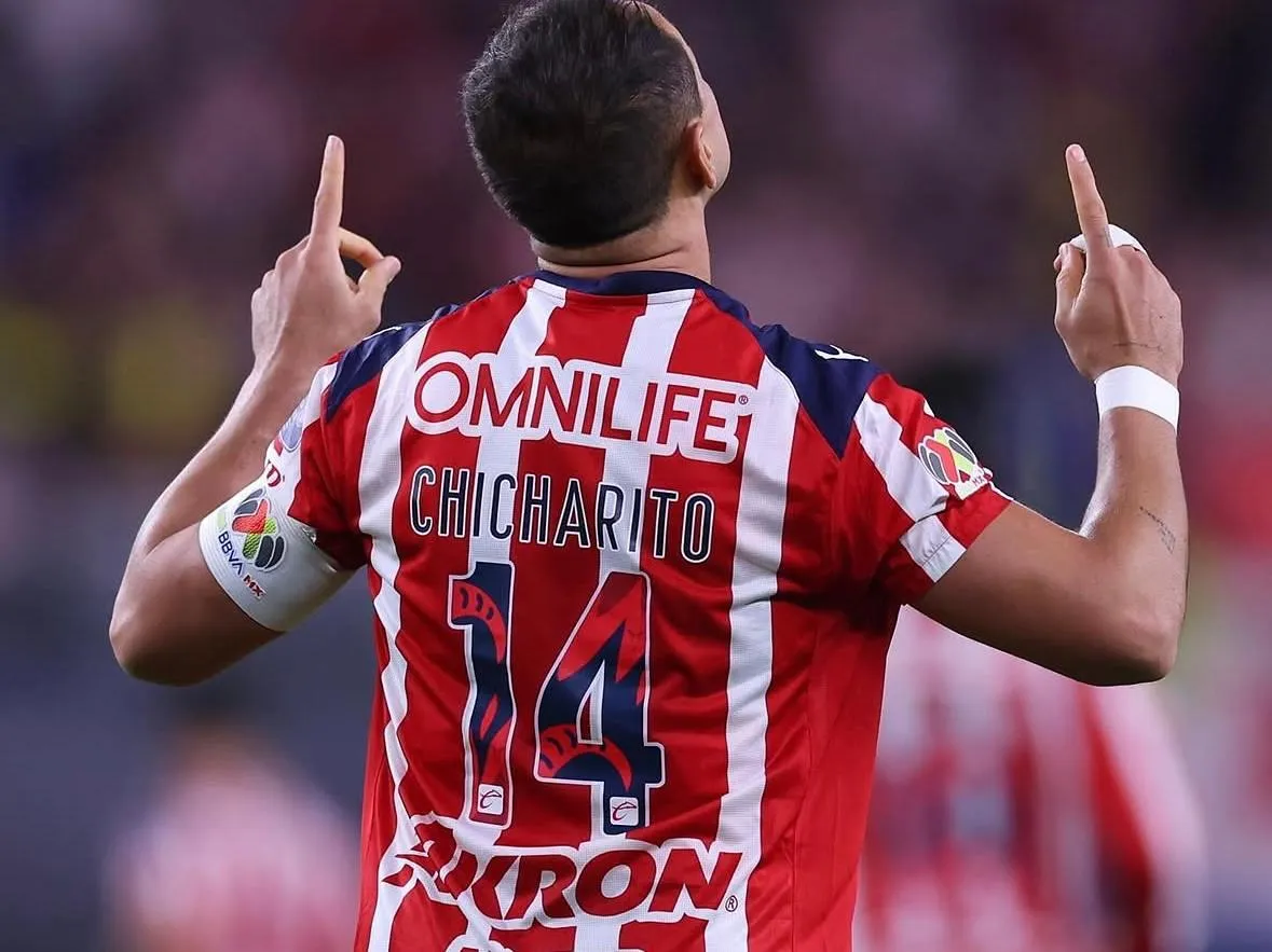 Chicharito Hernández saldría de Chivas al final del Apertura 2025 por esta razón