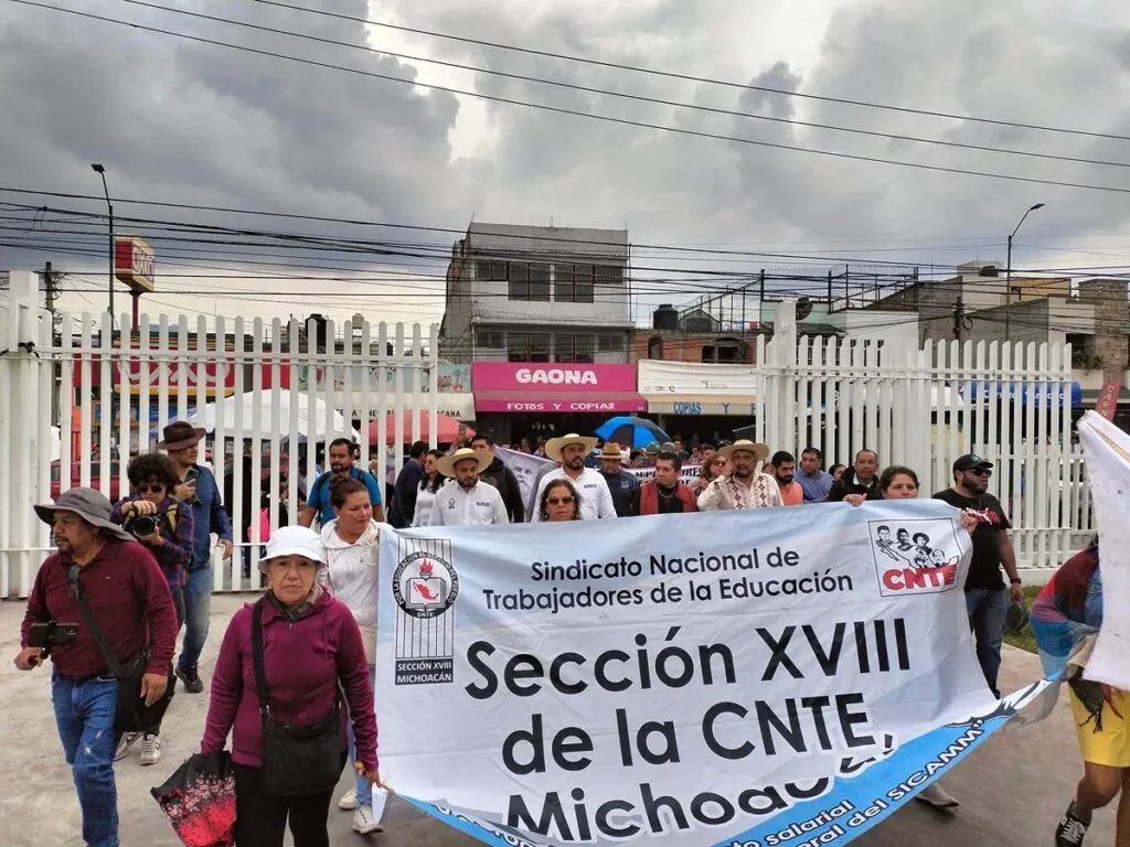 Con toma de presidencias, inicia CNTE Michoacán el paro nacional de labores-2