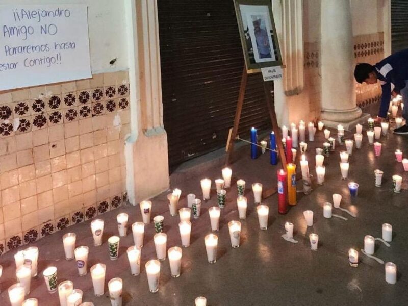 Con veladoras, zinapecuarenses muestran apoyo y exigen localización de Alejandro Correa
