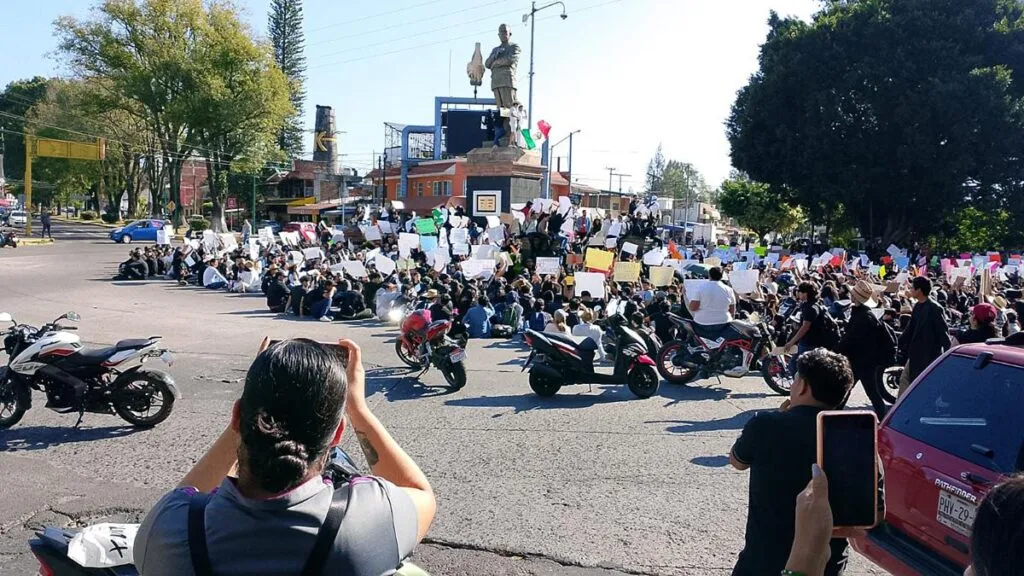 Concluyen sin incidentes manifestaciones en Uruapan; Gobierno de Michoacán reafirma respeto a la libre expresión