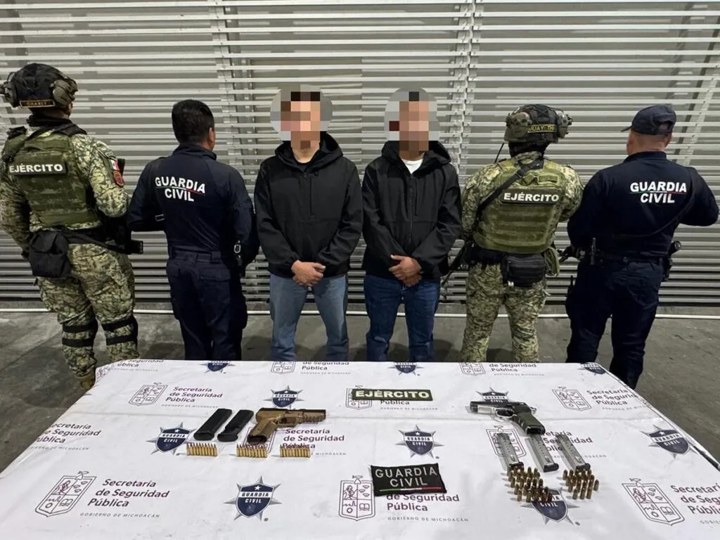 Detienen en Zinapécuaro a dos hombres armados de Jalisco con vehículos de lujo
