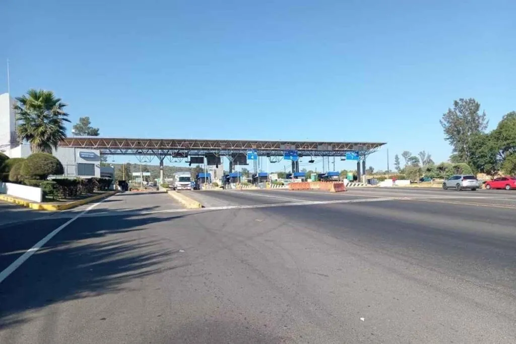 El libre tránsito en autopistas de Michoacán está garantizado gracias a operativos de seguridad