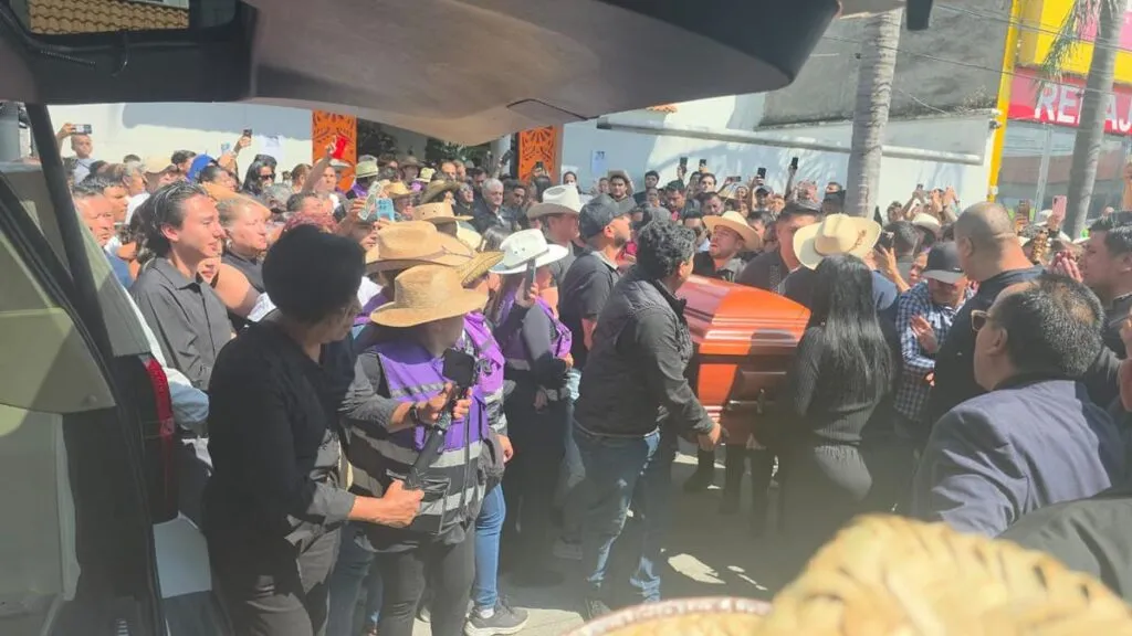 El luto e indignación de Uruapan tras el asesinato de Carlos Manzo