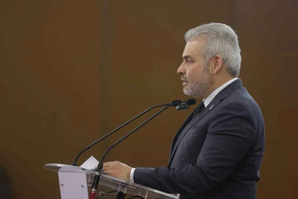 “El sicario tenía tatuajes de varios cárteles; no sabemos a quién servía realmente’”: Bedolla