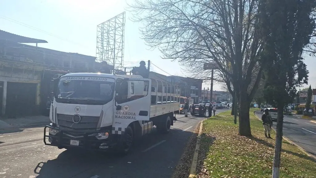 Elementos de la Guardia Nacional resultaron heridos tras chocar en Uruapan