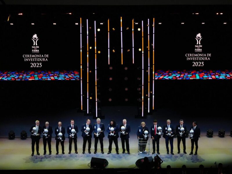 Emotiva ceremonia de la Investidura de 18 históricos futbolistas al Salón de la Fama 2025