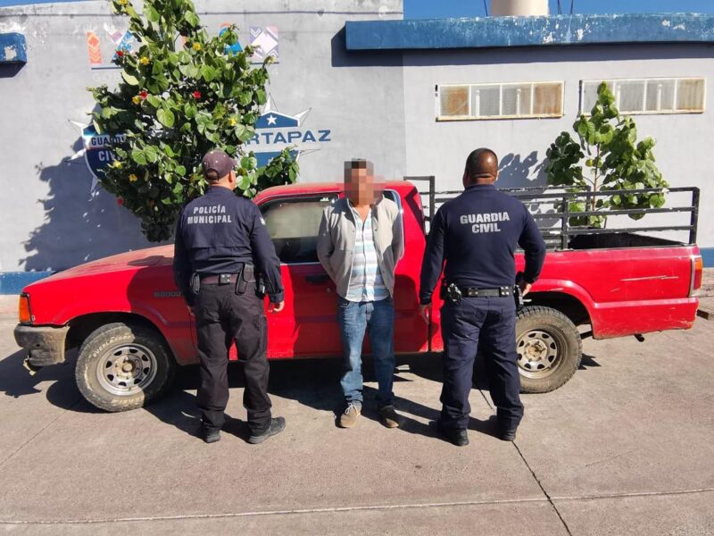 En operativo, SSP Zamora recupera camioneta con reporte de robo y detienen al conductor