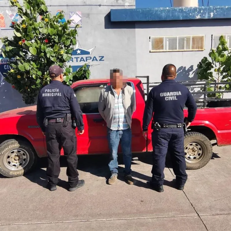 En operativo, SSP Zamora recupera camioneta con reporte de robo y detienen al conductor
