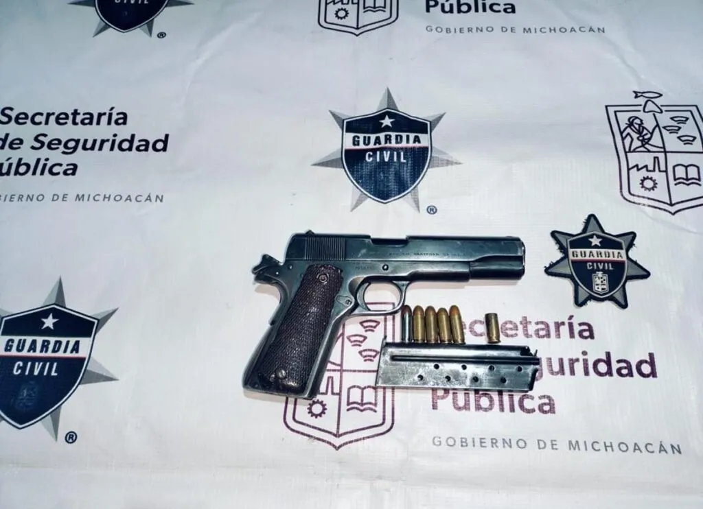 En Tzintzuntzan detienen a policía auxiliar por conducir bajo influjos del alcohol y en posesión de arma de fuego