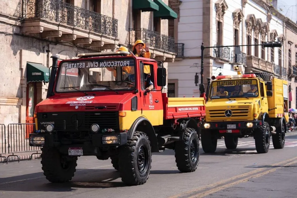 espíritu de la Revolución Mexicana une a miles de familias en desfile cívico-deportivo-2