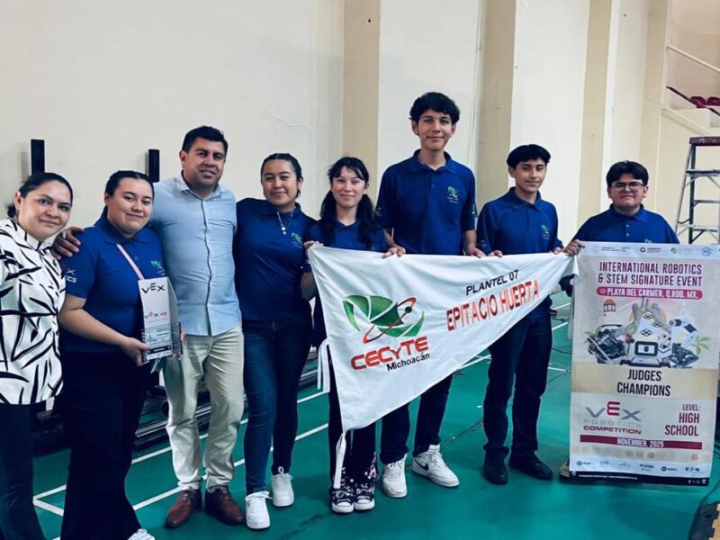 Estudiantes Cecytem triunfan en competencia internacional de robótica