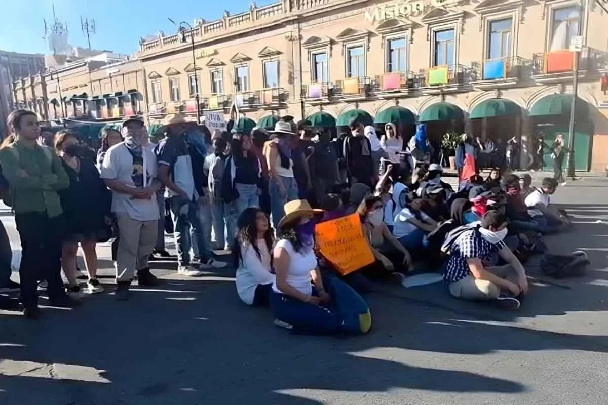 Estudiantes UMSNH protestan por detención de alumnos