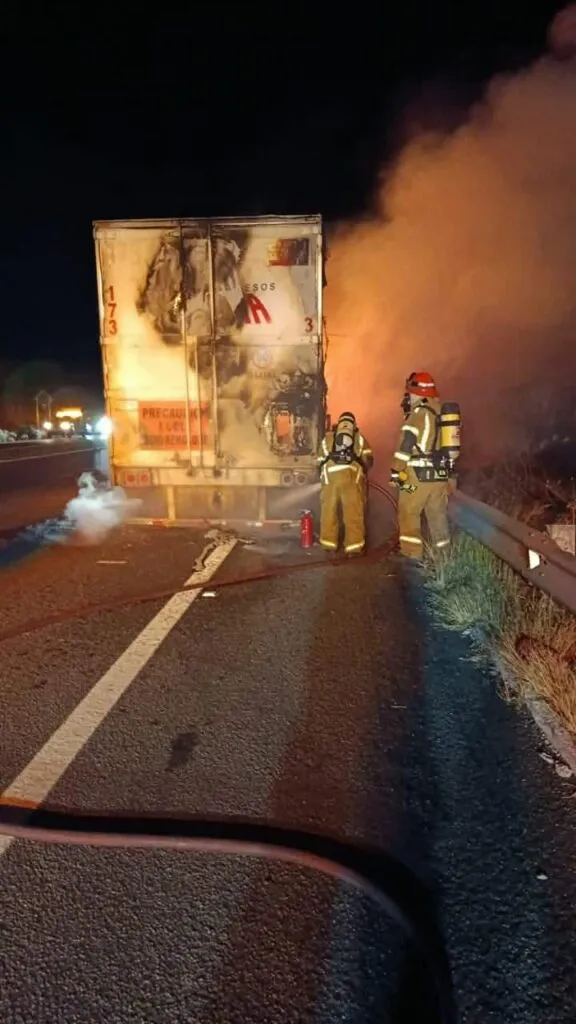 Falla mecánica provoca incendio en la Morelia-Salamanca