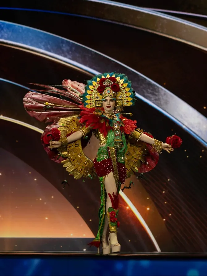 Fátima Bosch envía mensaje de empoderamiento