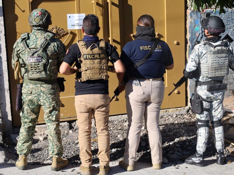 FGE ejecuta cateo en Morelia; aseguradas 450 dosis de metanfetamina y cartuchos útiles