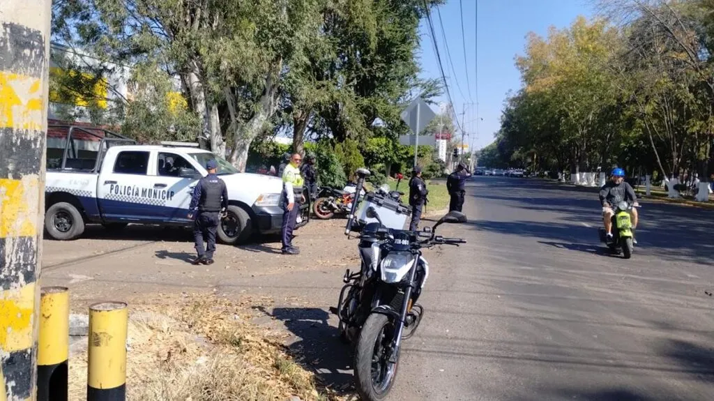 Fuerza policial se refuerza para liberar vialidades en Michoacán