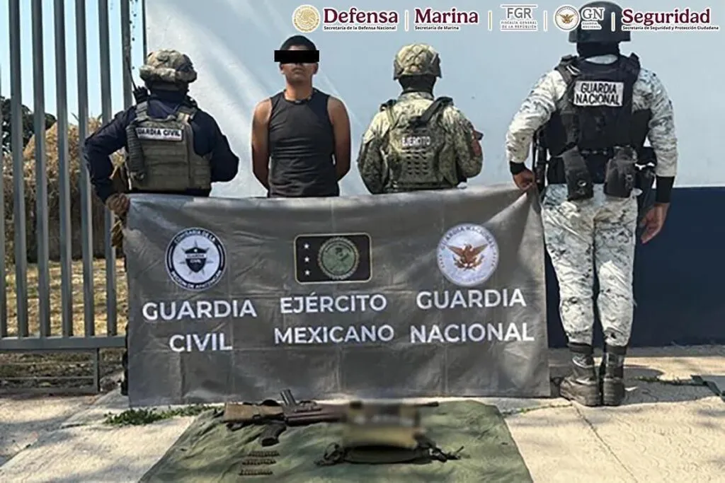 Fuerzas federales detienen a 4 en Michoacán; aseguran armas de fuego y explosivos improvisados-1