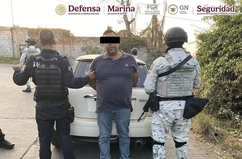 Fuerzas federales detienen a 4 en Michoacán; aseguran armas de fuego y explosivos improvisados