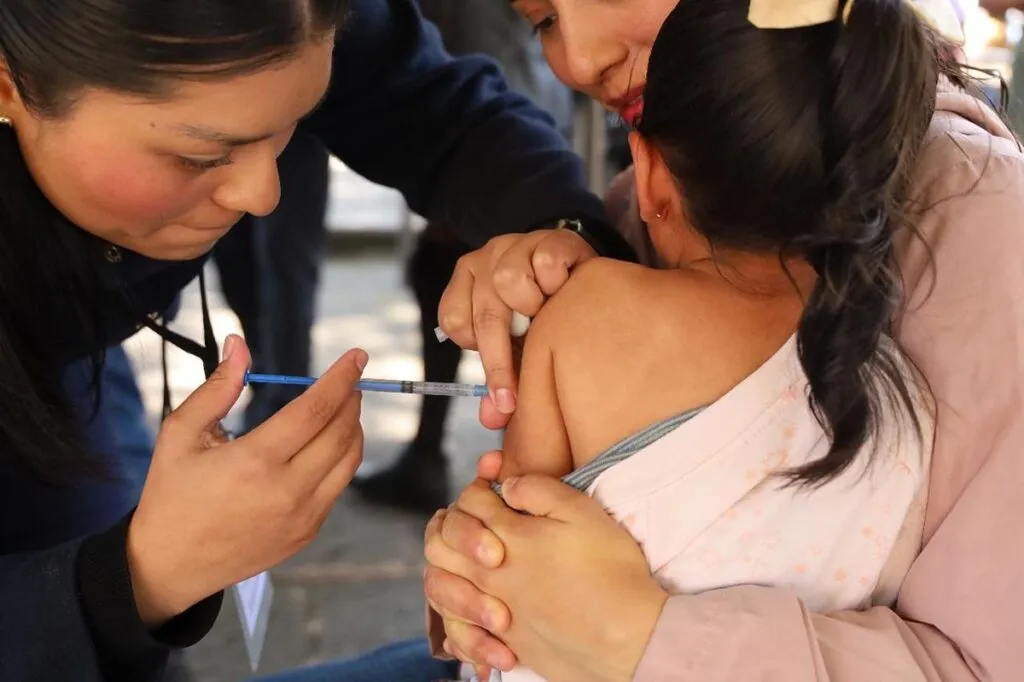 Habrá centros de vacunación en 39 municipios de Michoacán: SSM