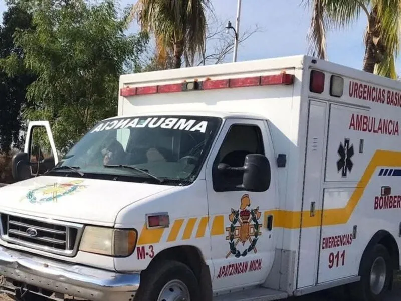 hombre es atacado a puñaladas afuera de un mercado en Apatzingán