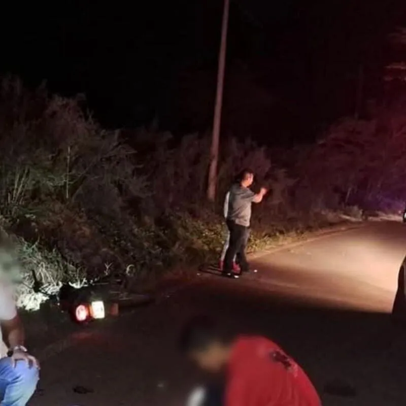 Hombre pierde la vida al chocar contra un paredón en Nocupétaro