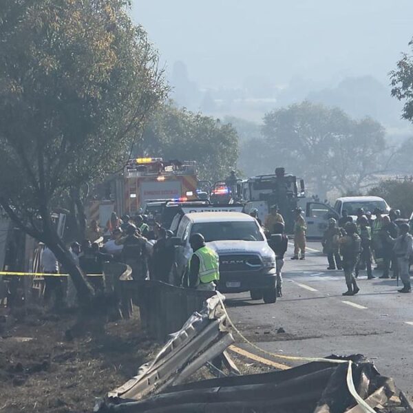 Identifican a las 7 víctimas mortales tras volcadura de autobús en Morelia