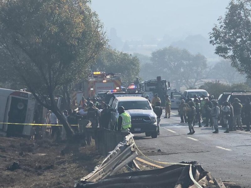 Identificadas las 7 víctimas mortales tras volcadura de autobús en Morelia