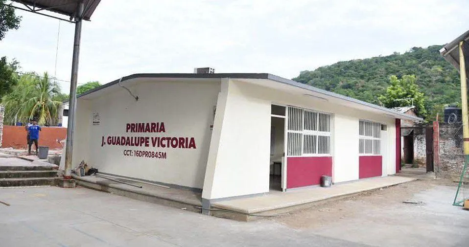 Inversión histórica transforma las escuelas de Michoacán para el bienestar: SEE-2
