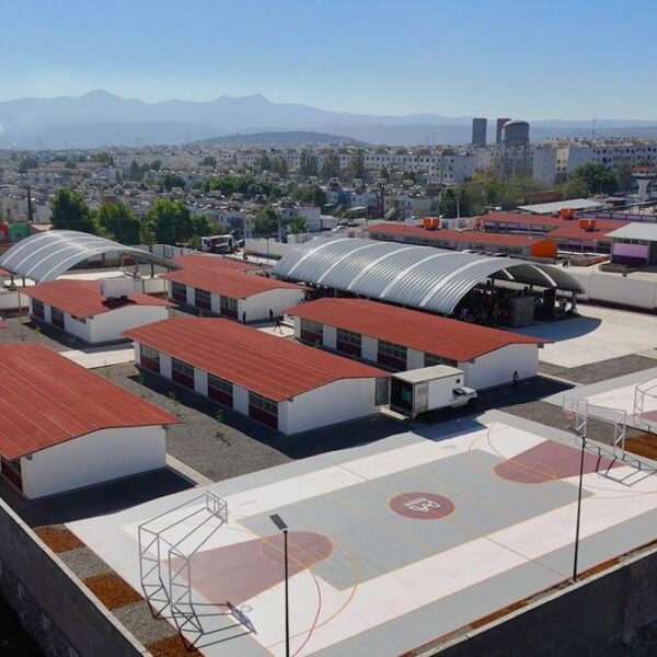 Inversión histórica transforma las escuelas de Michoacán para el bienestar: SEE