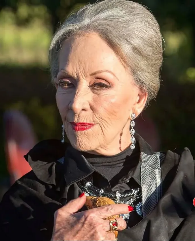 Isela Vega, la gran ausente en el documental de Juan Gabriel: falleció antes de la producción-2