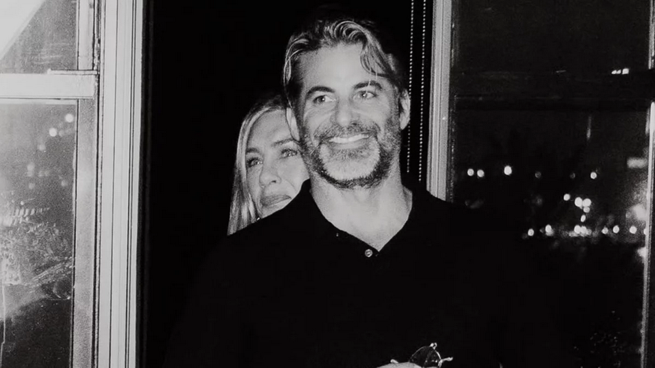 Jennifer Aniston confirma su relación con Jim Curtis en Instagram tras meses de rumores