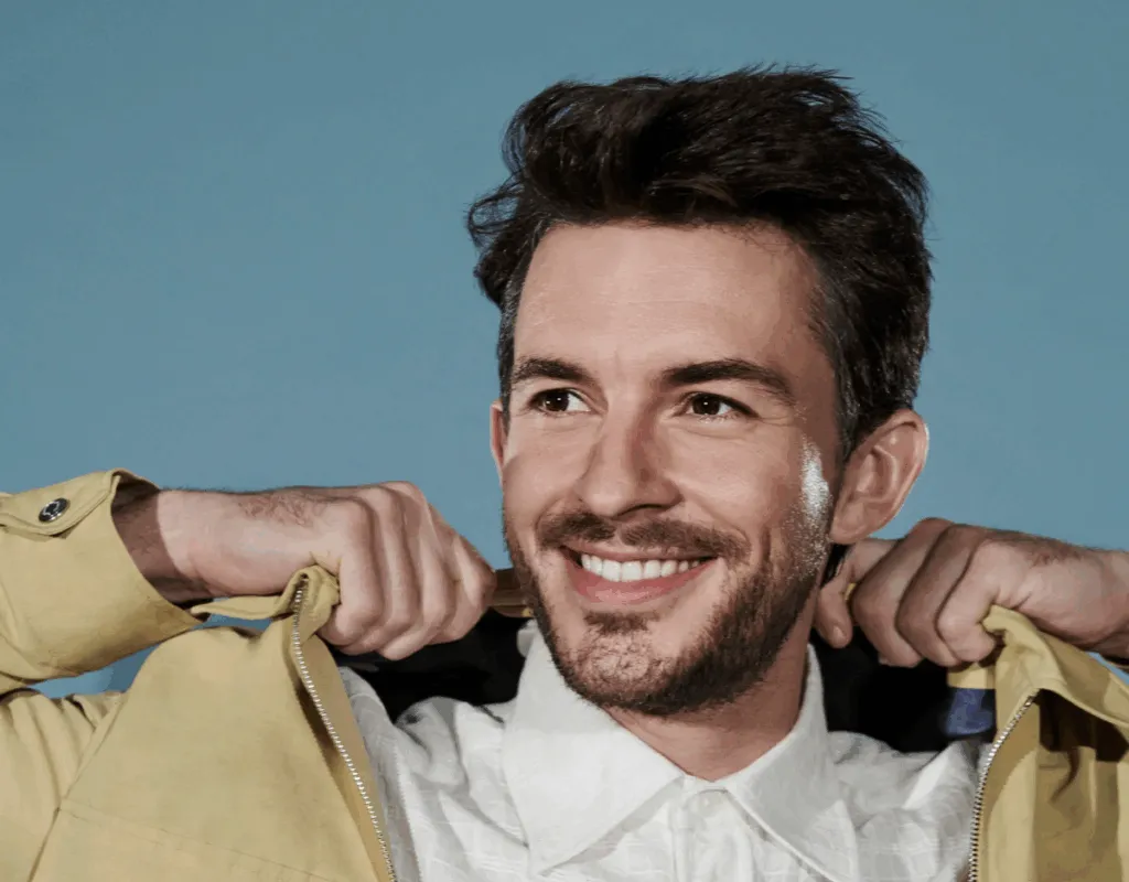 Jonathan Bailey primer hombre abiertamente gay nombrado el más sexy del mundo