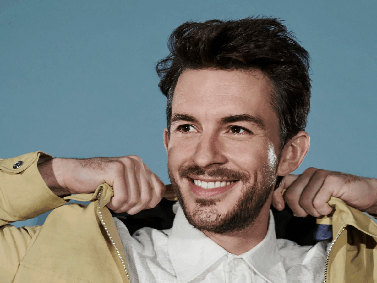 Jonathan Bailey primer hombre abiertamente gay nombrado el más sexy del mundo