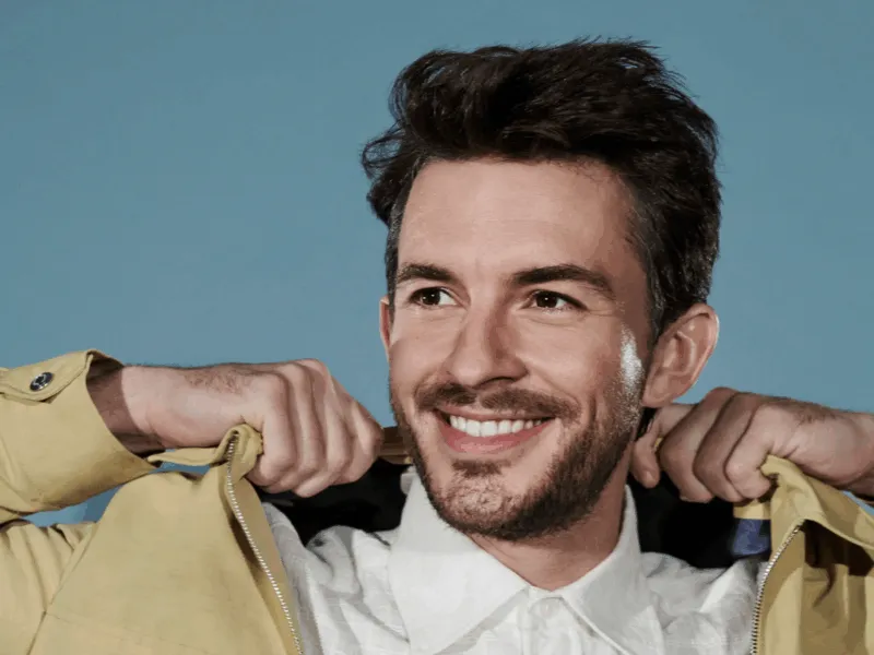 Jonathan Bailey primer hombre abiertamente gay nombrado el más sexy del mundo