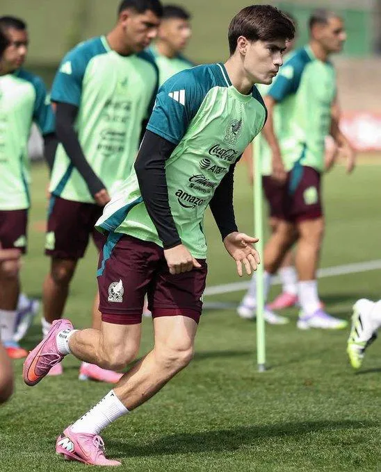 Julián Quiñones y Santiago Giménez fuera del Tricolor por lesión-1