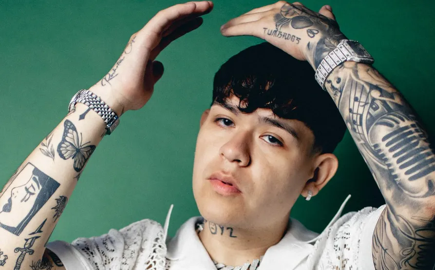 Junior H declara ante la Fiscalía de Jalisco por presunta apología del delito tras cantar “El Azul” en Zapopan