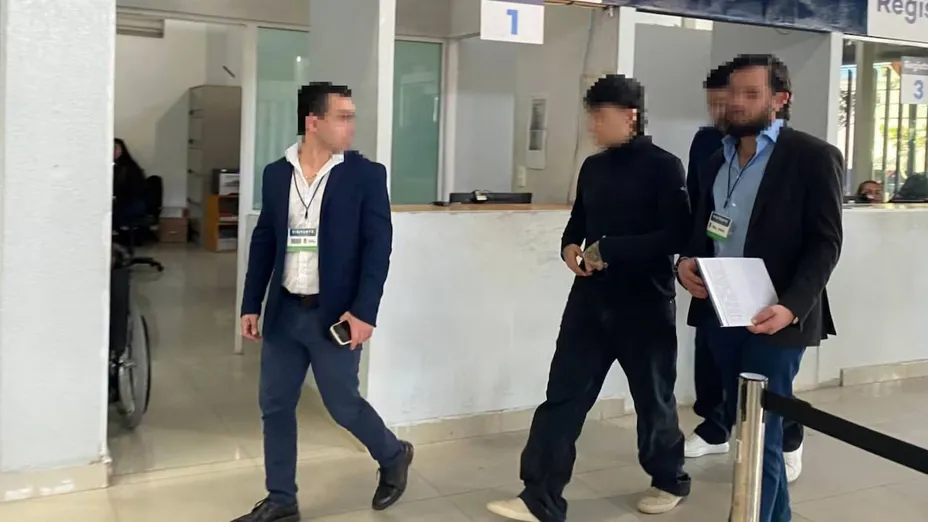 Junior H declara ante la Fiscalía de Jalisco por presunta apología del delito