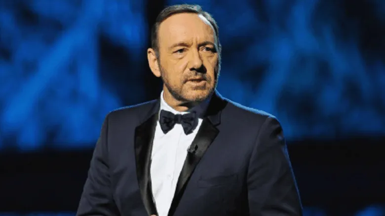 Kevin Spacey obligado a vivir en hoteles tras su derrumbe financiero por escándalos sexuales