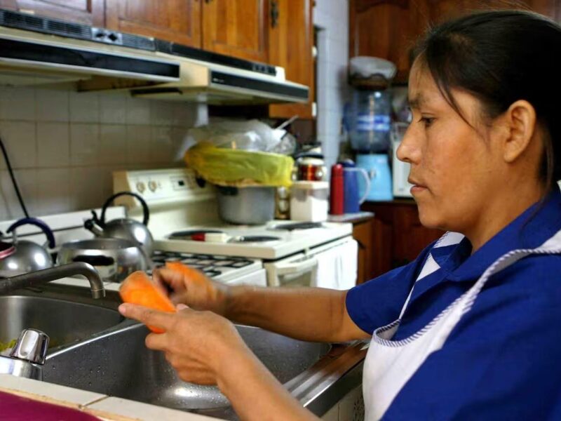 Las mujeres michoacanas realizan casi tres veces más trabajo no remunerado que los hombres