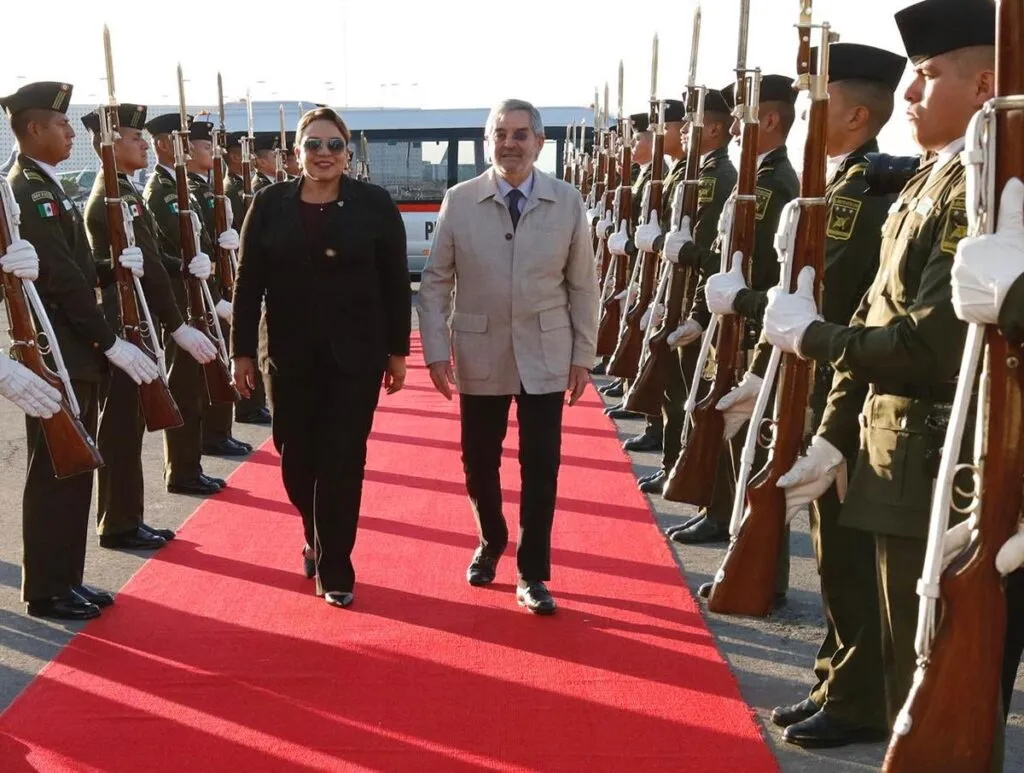 Llega a México la presidenta de Honduras, Xiomara Castro; tiene previsto reunirse con Sheinbaum