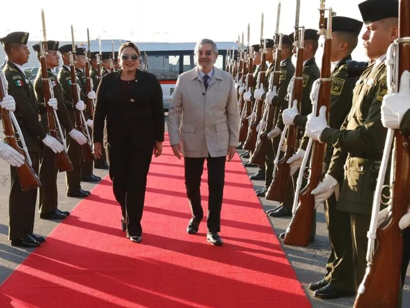 Llega a México la presidenta de Honduras, Xiomara Castro; tiene previsto reunirse con Sheinbaum