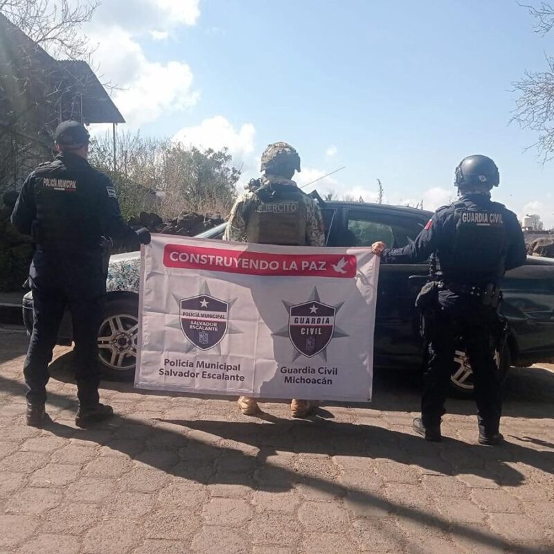 Localizan dos vehículos con reporte de robo en Salvador Escalante, Michoacán